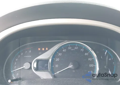 2013 Toyota Sienna Xle V6 8 Passenger z USA, uszkodzony, nr VIN 5TDYK3DC9DS360549